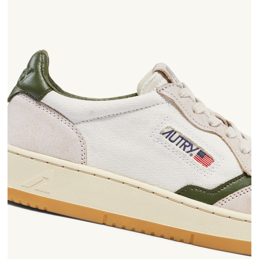 MEDALIST LOW SNEAKERS IN WHITE CANVAS AND BEIGE/GREEN LEATHER
