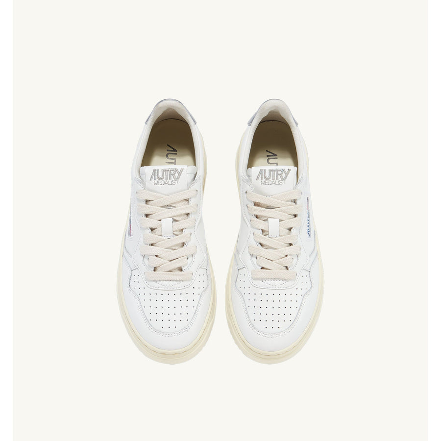 MEDALIST LOW SNEAKERS IN LEATHER WHITE AND SILVER