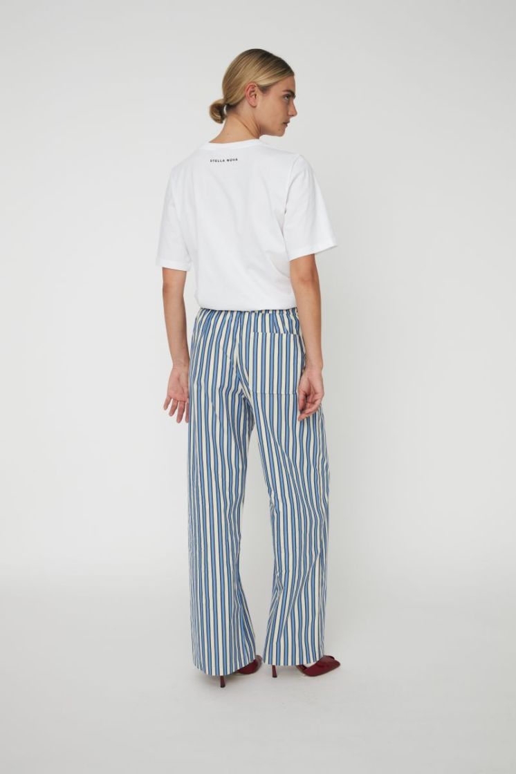  041 CREME BLUE