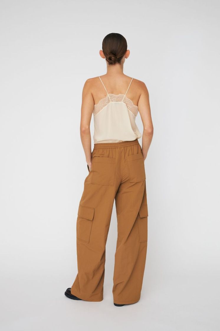  079 CAMEL BROWN